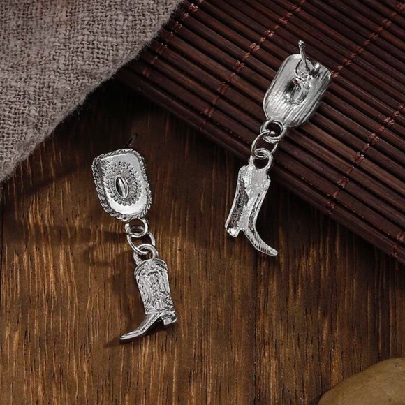 silver Cowboy boot earrings - Picture 1 of 3